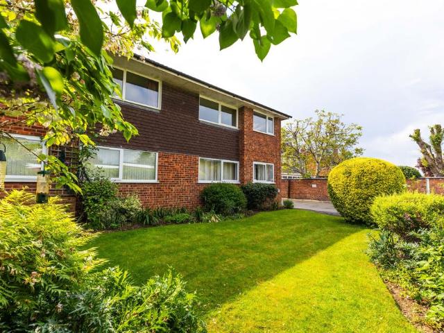 Flat for sale in Alderminster, Warwickshire
