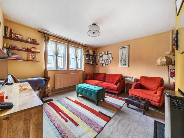 Flat for sale in London Borough of Hammersmith and Fulham, Greater London