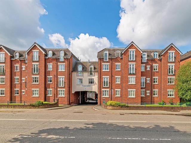 Flat for sale in Wilderspool, Warrington