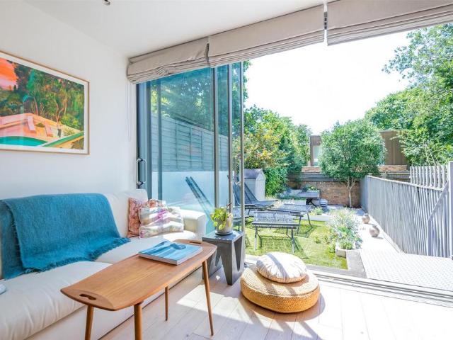 Flat for sale in Camberwell, Greater London
