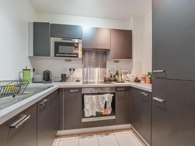 Flat for sale in Bromley-by-Bow, Poplar Grove