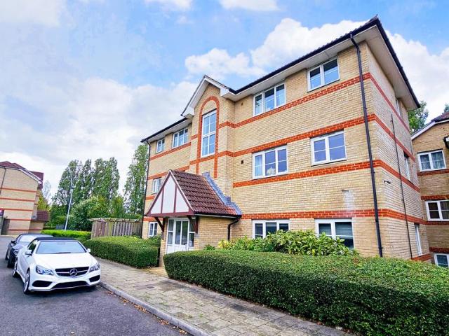 Flat for sale in London Borough of Lewisham, Greater London