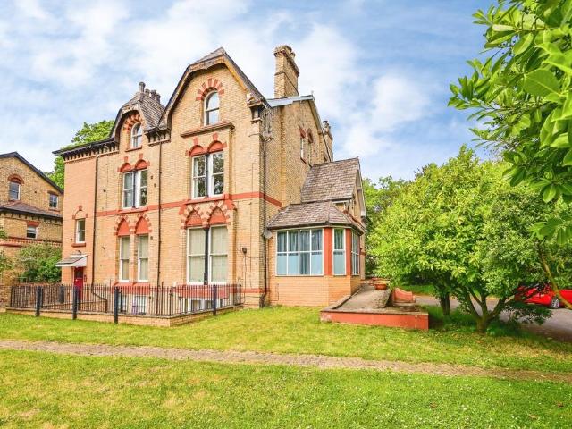 Flat for sale in Calderstones