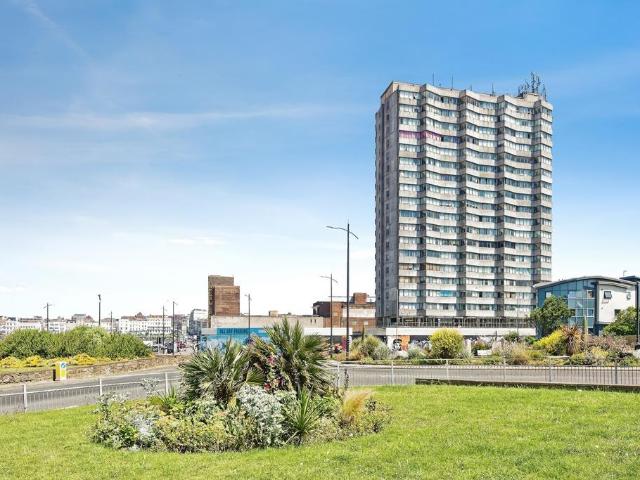 Flat for sale in Westbrook, Acol