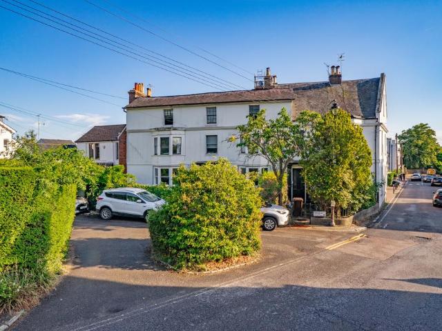 Flat for sale in Broadwater Down, Sandown Park