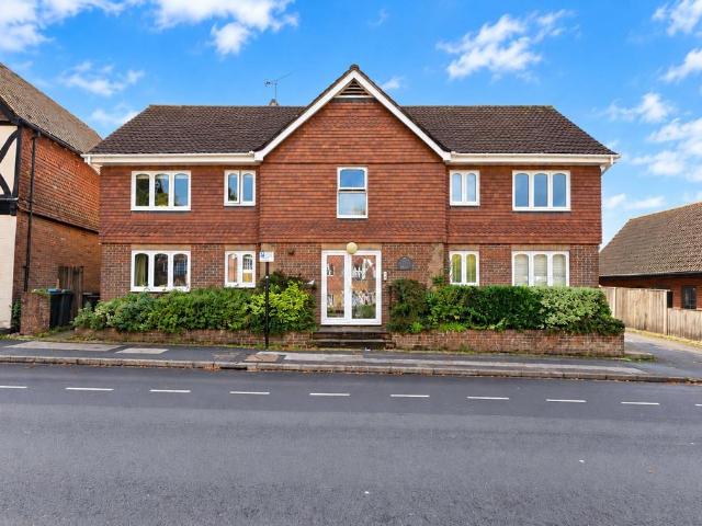 Flat for sale in Kingswood Firs, East Hampshire