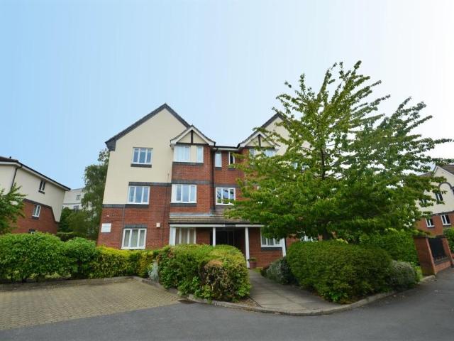 Flat for sale in Hersham, Elmbridge