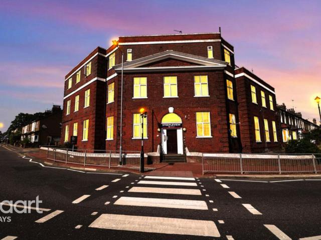 Flat for sale in Badgers Dene, Grays