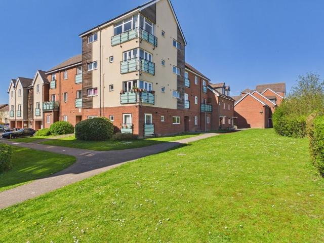 Flat for sale in Dunstable, Bedfordshire