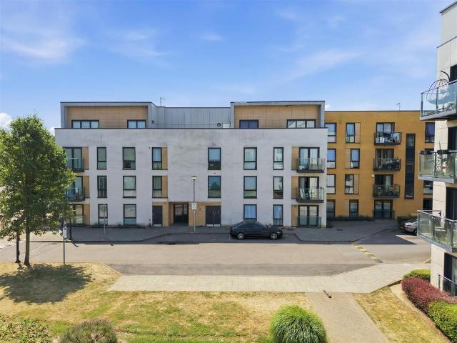 Flat for sale in Greater London