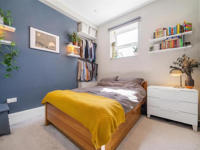 Flat for sale in Penge, Greater London
