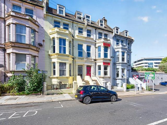 Flat for sale in Blacklands, Guestling Green