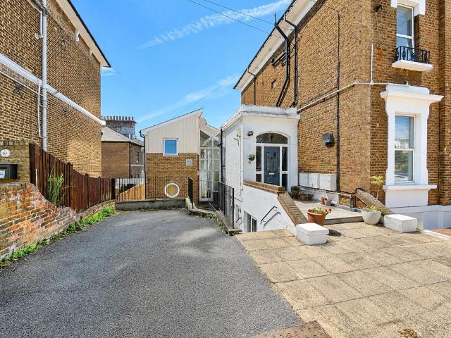 Flat for sale in London Borough of Lewisham, Greater London
