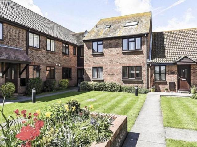 Flat for sale in Littlecote, West Sussex