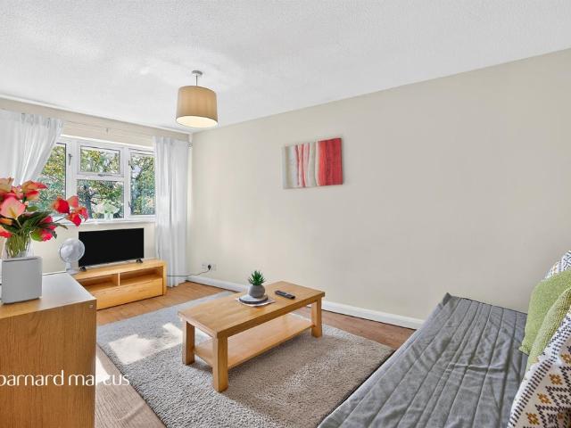 Flat for sale in London Borough of Southwark, Greater London