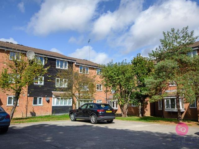 Flat for sale in London Borough of Barnet, Greater London