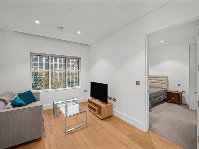Flat for sale in St Clement Danes, Greater London