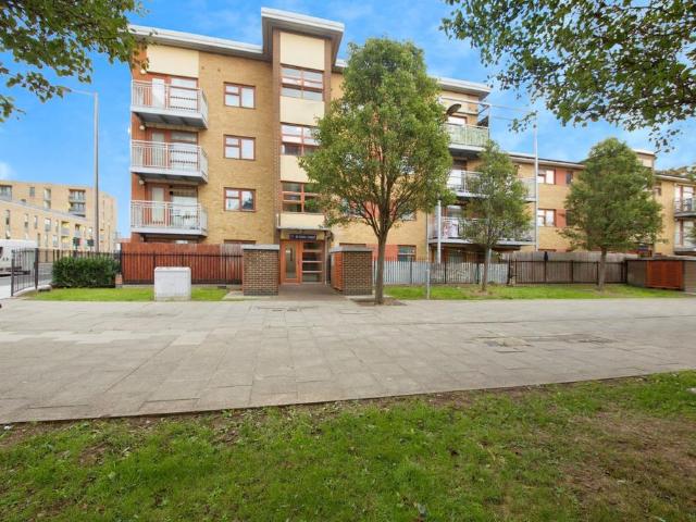 Flat for sale in Roding Riverside, Isle Of Man