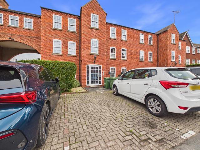 Flat for sale in Catchems End, Wyre Forest