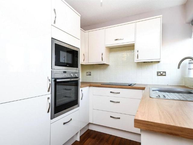 Flat for sale in Pilgrims' Hatch, Navestock Side