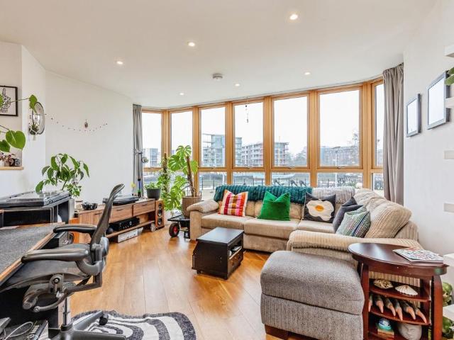 Flat for sale in Spike Island, Feckenham