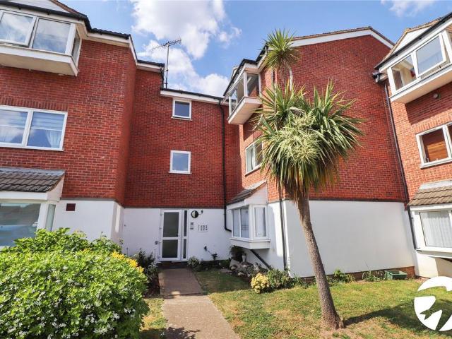 Flat for sale in Belvedere, Greater London