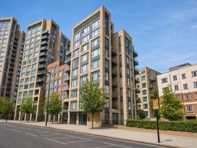 Flat for sale in London Borough of Croydon, Selhurst