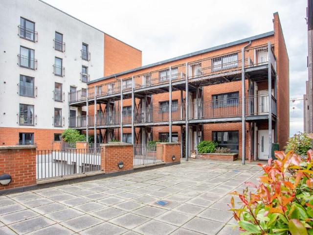 Flat for sale in Leith Links, Leith