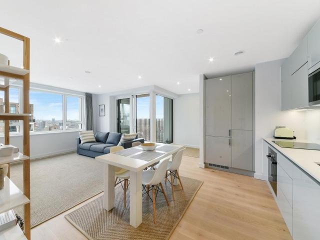 Flat for sale in Elephant and Castle, Greater London