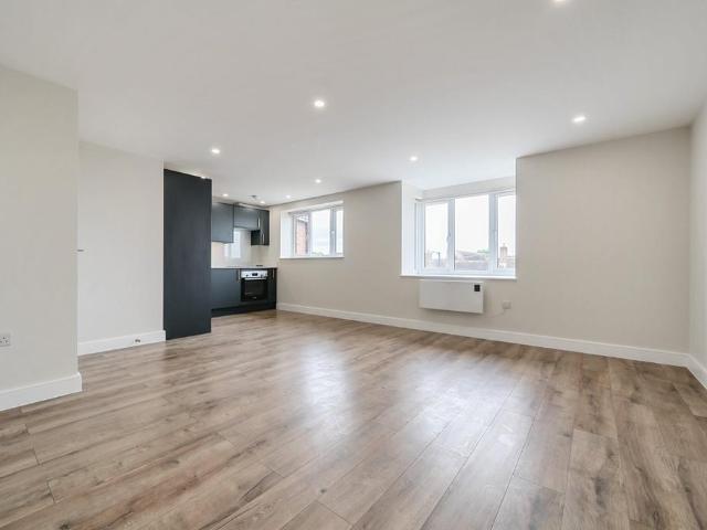 Flat for sale in Southgate, Oakwood
