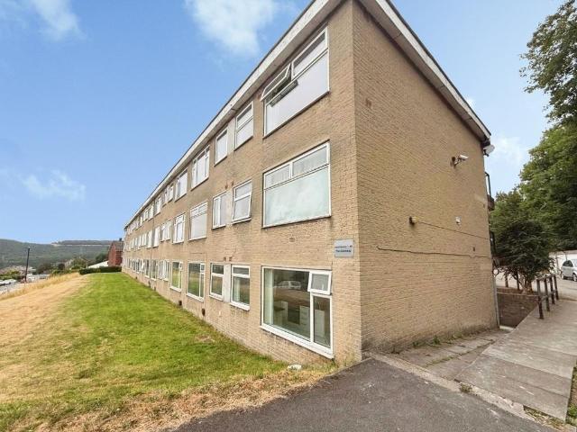 Flat for sale in Stubbin, Deepcar