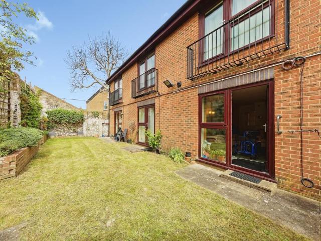 Flat for sale in Tower Hamlets, Ash