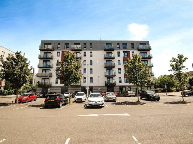 Flat for sale in Brompton, Gillingham