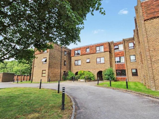 Flat for sale in Westborough, Surrey