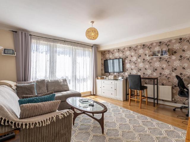 Flat for sale in Milton, Hamerton
