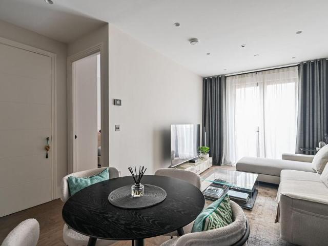 Flat for sale in Isle Of Dogs, Greater London