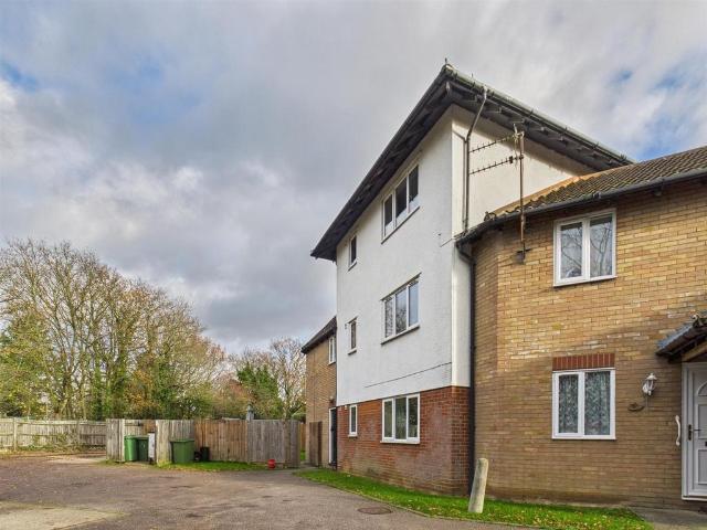 Flat for sale in Fordham Heath, Essex