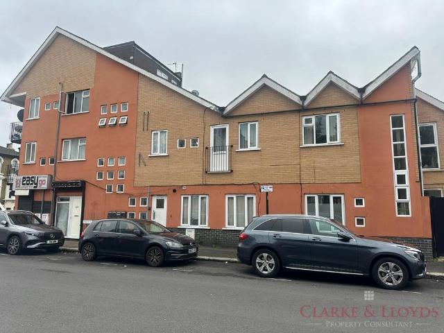 Flat for sale in Leytonstone, Greater London