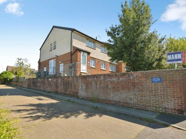 Flat for sale in Willesborough Lees, Bridgefield