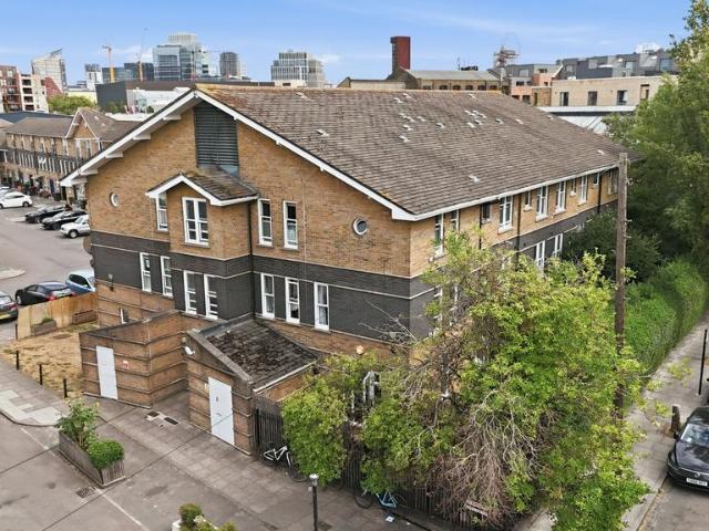Flat for sale in Hackney Wick, Greater London