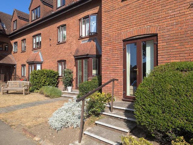 Flat for sale in Navestock Side, Essex