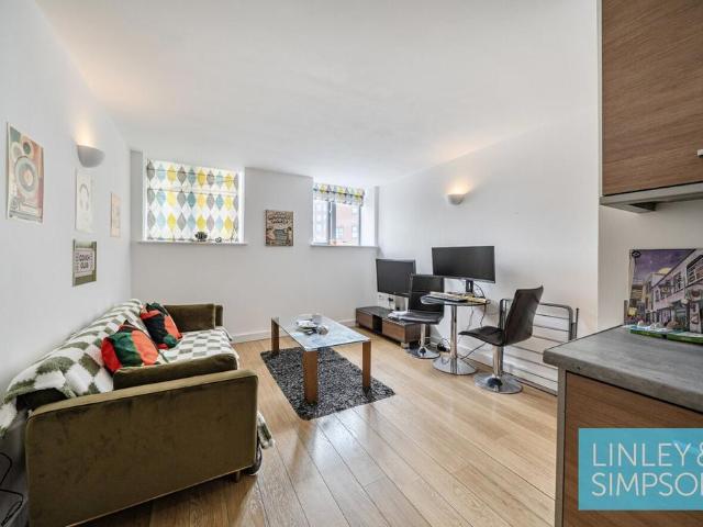 Flat for sale in West Yorkshire