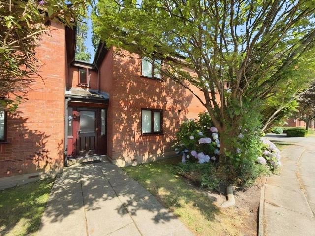 Flat for sale in Calderstones