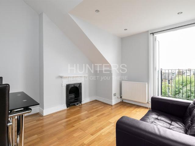 Flat for sale in Kilburn, Greater London