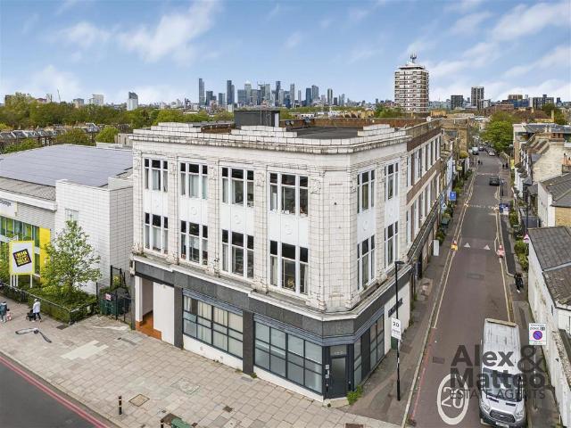 Flat for sale in London Borough of Lewisham, New Cross