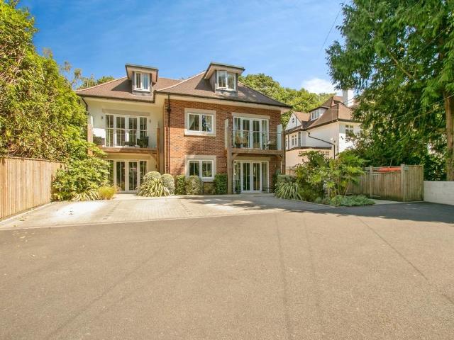 Flat for sale in Queens Park, Bournemouth