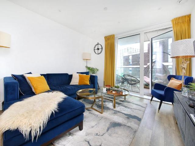 Flat for sale in Battersea, Greater London