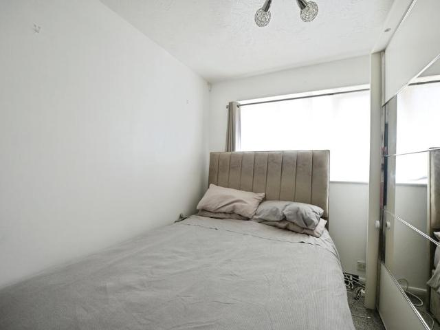 Flat for sale in West Thurrock, Purfleet