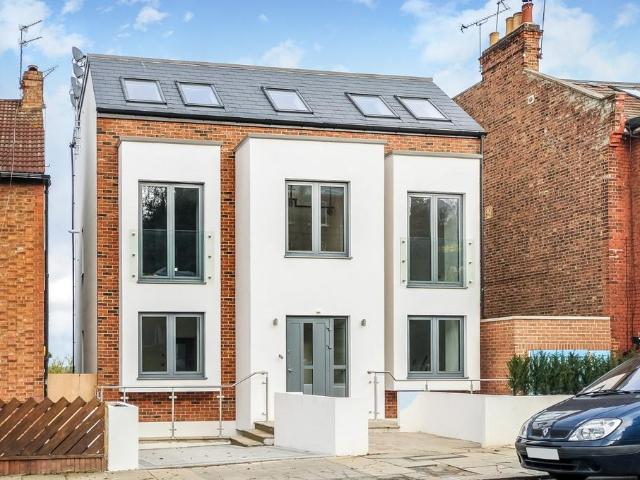 Flat for sale in Hornsey, Greater London