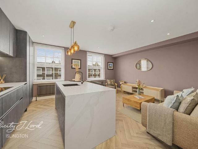 Flat for sale in London Borough of Islington, Greater London